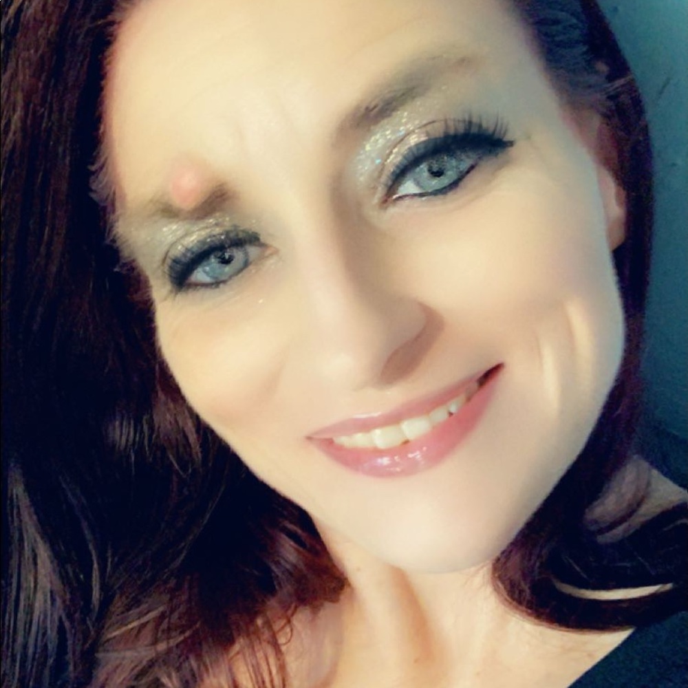 Meet your Posher, Niki